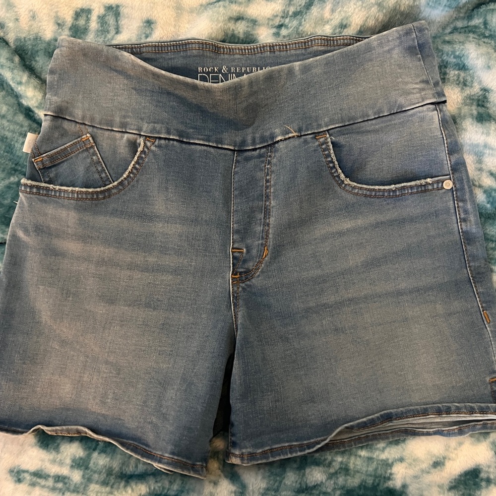 Rock & Republic Light Blue Denim High-Waist Jean Shorts - Picture 3 of 7